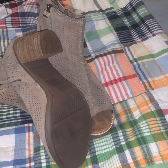 TOMS Tan booties - Picture 7 of 8